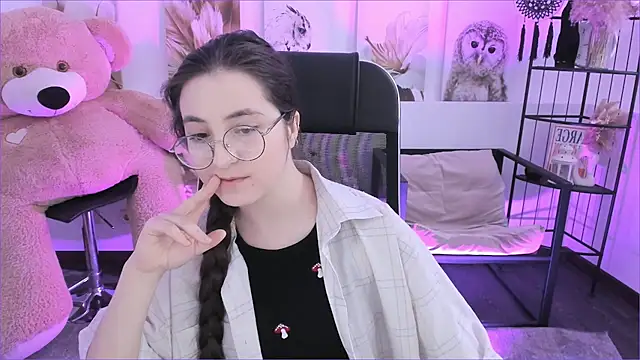 Snapshot of VirtuallVoyant chatting on December 18, 2025, 7:13 am VirtuallVoyant online show from December 18, 2025, 7:13 am