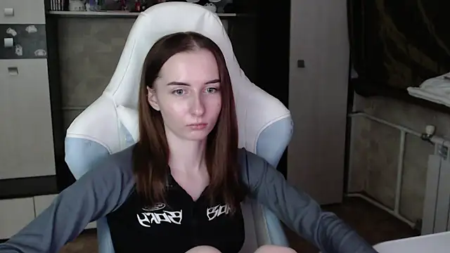 Cutti Crystal online show from November 4, 2025, 3:05 pm