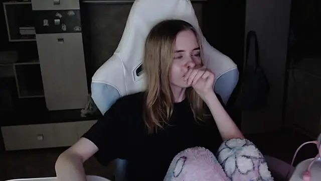 Cutti Crystal online show from October 3, 2025, 5:14 pm