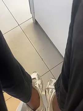 Snapshot of kamo012000 chatting on November 7, 2025, 10:09 am kamo012000 online show from November 7, 2025, 10:09 am