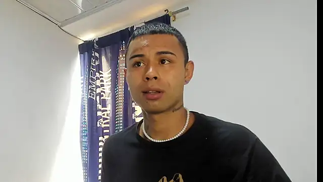  Logan Colton  online show from November 4, 2025, 8:01 pm