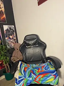 cam11 07 online show from April 10, 2026, 5:47 am