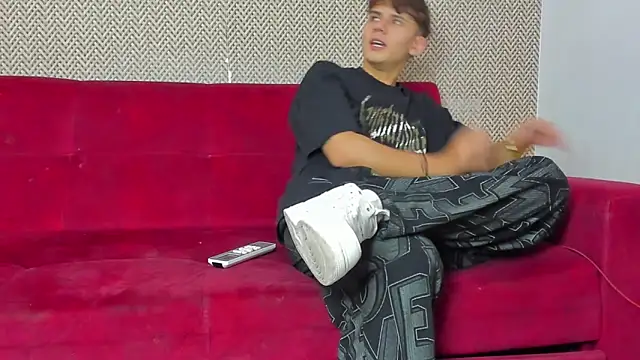 willy sexxx18 online show from February 18, 2026, 7:43 pm