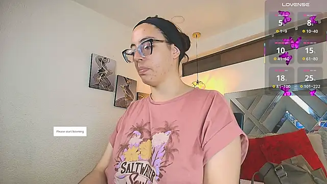 Snapshot of Rossi_ss1 chatting on December 5, 2025, 3:38 am Rossi ss1 online show from December 5, 2025, 3:38 am