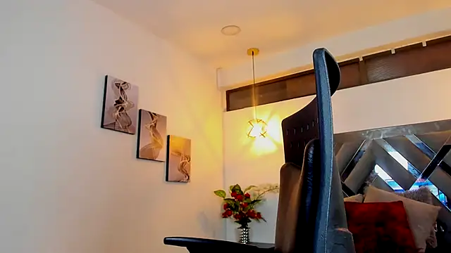 Snapshot of Rossi_ss1 chatting on September 13, 2025, 4:01 am Rossi ss1 online show from September 13, 2025, 4:01 am