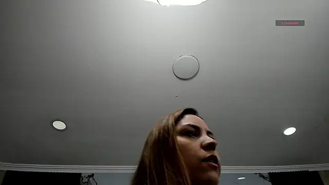 cloesummerr  online show from April 13, 2026, 12:42 pm