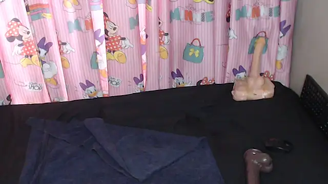 TrishahXo online show from April 17, 2026, 6:05 am