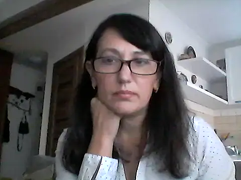 Snapshot of Elena48324 chatting on November 4, 2025, 1:37 pm Elena48324 online show from November 4, 2025, 1:37 pm