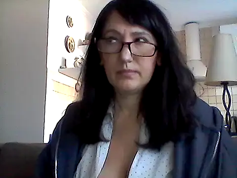 Snapshot of Elena48324 chatting on March 1, 2026, 11:21 am Elena48324 online show from March 1, 2026, 11:21 am