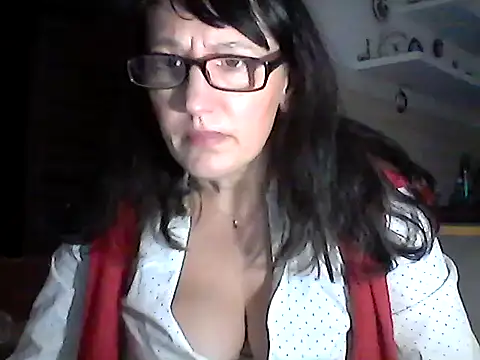 Snapshot of Elena48324 chatting on February 19, 2026, 3:31 pm Elena48324 online show from February 19, 2026, 3:31 pm