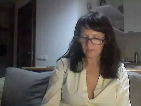 Snapshot of Elena48324 chatting on December 19, 2025, 8:55 pm Elena48324 online show from December 19, 2025, 8:55 pm