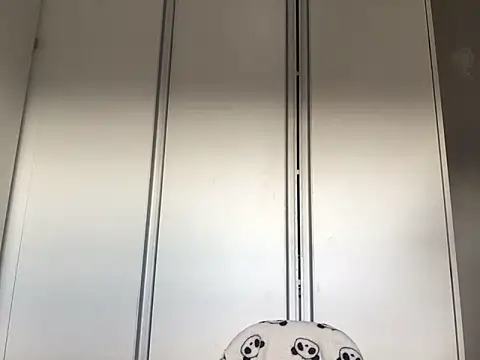 angelsecrets online show from April 16, 2026, 6:52 pm