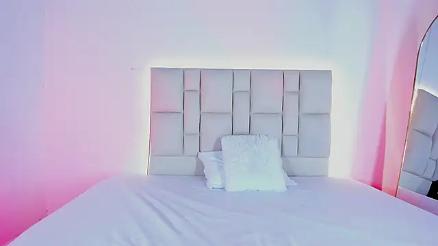 Snapshot of Zafiro__Brown chatting on October 24, 2025, 8:46 am Zafiro Brown online show from October 24, 2025, 8:46 am