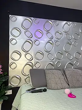 Skylar Smith  online show from February 5, 2026, 11:50 am