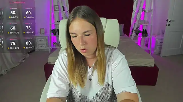 Snapshot of Sofii_darling chatting on July 2, 2026, 4:35 pm Sofii darling online show from July 2, 2026, 4:35 pm