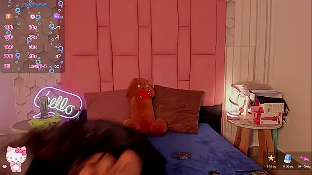 Snapshot of Viiolettlopez chatting on November 8, 2025, 12:52 pm Viiolettlopez online show from November 8, 2025, 12:52 pm