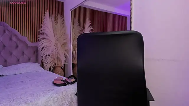 Starbutterflyy  online show from February 5, 2026, 5:47 am