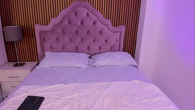 Snapshot of Starbutterflyy_ chatting on November 23, 2025, 4:11 am Starbutterflyy online show from November 23, 2025, 4:11 am