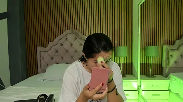 Snapshot of Starbutterflyy_ chatting on November 4, 2025, 4:05 am Starbutterflyy online show from November 4, 2025, 4:05 am