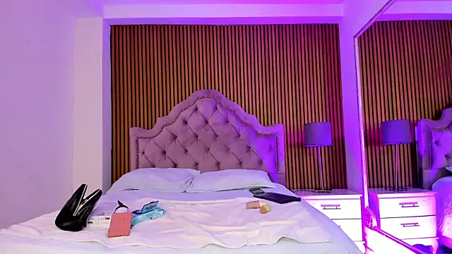 Snapshot of Starbutterflyy_ chatting on November 17, 2025, 4:05 am Starbutterflyy online show from November 17, 2025, 4:05 am