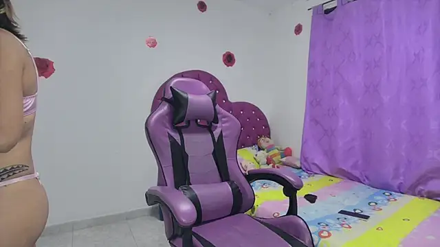 Snapshot of soffy_rosses chatting on December 17, 2025, 3:33 am soffy rosses online show from December 17, 2025, 3:33 am