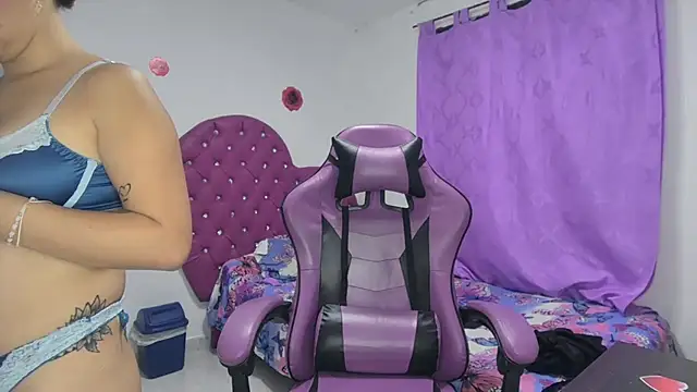 Snapshot of soffy_rosses chatting on December 5, 2025, 1:49 am soffy rosses online show from December 5, 2025, 1:49 am