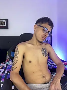 Snapshot of Luke_Stone chatting on September 21, 2025, 4:34 pm Luke Stone online show from September 21, 2025, 4:34 pm