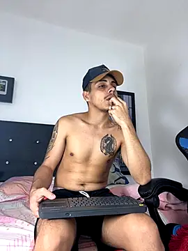 Snapshot of Luke_Stone chatting on November 7, 2025, 12:04 am Luke Stone online show from November 7, 2025, 12:04 am