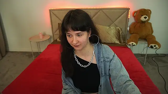 Snapshot of BerryDiva chatting on May 18, 2026, 8:13 pm BerryDiva online show from May 18, 2026, 8:13 pm