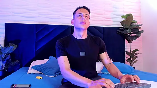 Snapshot of Dustin_Sonne chatting on December 4, 2025, 3:49 am Dustin Sonne online show from December 4, 2025, 3:49 am