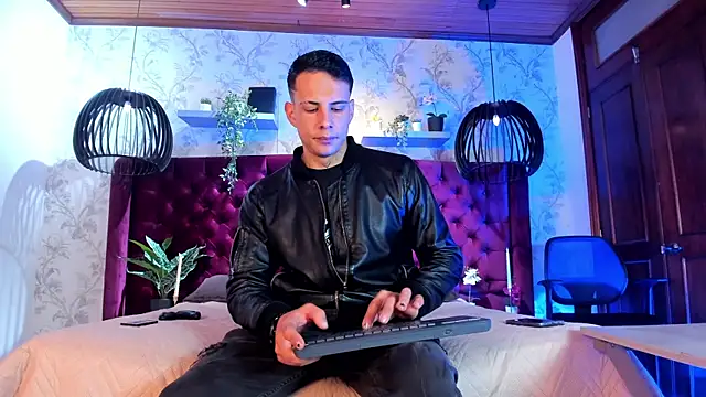 Snapshot of Dustin_Sonne chatting on November 30, 2025, 3:51 am Dustin Sonne online show from November 30, 2025, 3:51 am