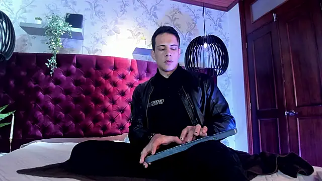 Snapshot of Dustin_Sonne chatting on November 21, 2025, 3:38 am Dustin Sonne online show from November 21, 2025, 3:38 am