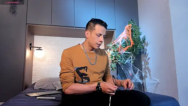 Snapshot of Dustin_Sonne chatting on November 7, 2025, 3:44 am Dustin Sonne online show from November 7, 2025, 3:44 am