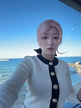 Snapshot of winter11 chatting on November 10, 2025, 6:29 am winter11 online show from November 10, 2025, 6:29 am