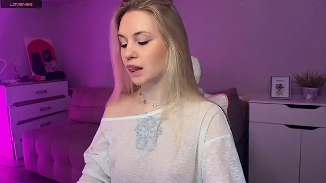 Snapshot of Sofia_Kenwood chatting on February 24, 2026, 3:29 am Sofia Kenwood online show from February 24, 2026, 3:29 am