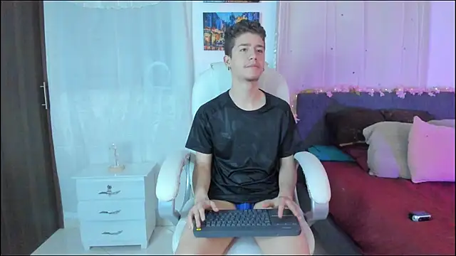 ThiagooJames online show from October 19, 2025, 6:27 am