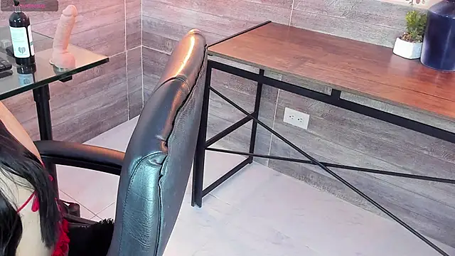 LussieWillow online show from September 23, 2025, 11:50 am