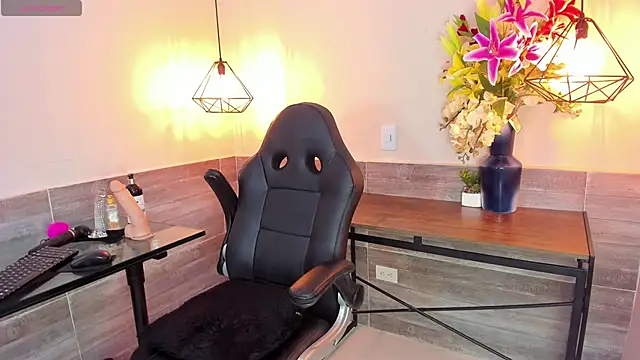 LussieWillow online show from September 29, 2025, 12:00 pm