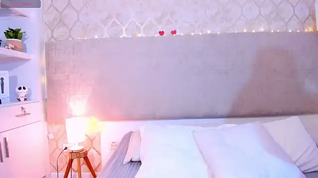 Snapshot of KamilaBetancourt chatting on October 27, 2025, 12:39 pm KamilaBetancourt online show from October 27, 2025, 12:39 pm