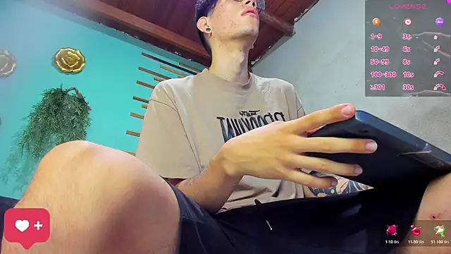 Snapshot of david_huge chatting on November 1, 2025, 1:38 pm david huge online show from November 1, 2025, 1:38 pm