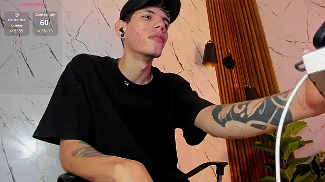 Snapshot of david_huge chatting on November 24, 2025, 1:38 am david huge online show from November 24, 2025, 1:38 am