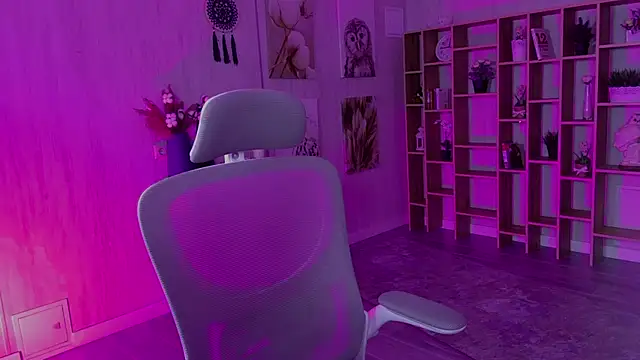 AvaDaviis online show from October 2, 2025, 1:25 pm