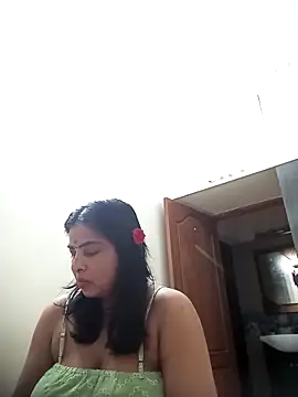 Snapshot of srimasrima chatting on November 6, 2025, 5:33 am srimasrima online show from November 6, 2025, 5:33 am