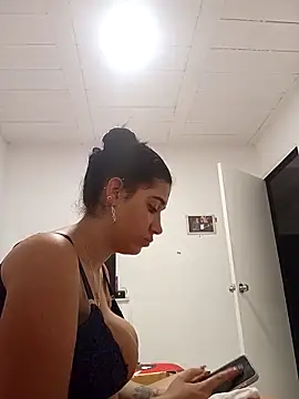 Samantha hotly online show from April 18, 2026, 9:22 am