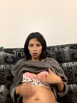 Snapshot of Alicecow20_UwU chatting on January 8, 2026, 12:38 am Alicecow20 UwU online show from January 8, 2026, 12:38 am