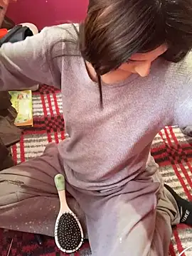 Snapshot of Alicecow20_UwU chatting on December 21, 2025, 6:09 pm Alicecow20 UwU online show from December 21, 2025, 6:09 pm