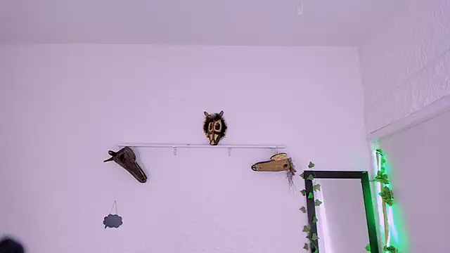 catleya noire online show from December 17, 2025, 7:52 pm