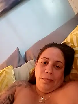 Snapshot of PrettyKittyMia chatting on October 9, 2025, 8:42 pm PrettyKittyMia online show from October 9, 2025, 8:42 pm