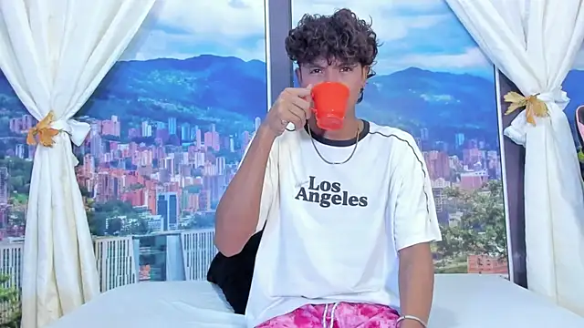 Snapshot of MilthonDelis chatting on November 11, 2025, 3:01 am MilthonDelis online show from November 11, 2025, 3:01 am