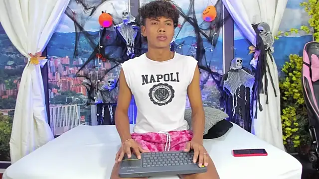 Snapshot of MilthonDelis chatting on October 24, 2025, 2:54 am MilthonDelis online show from October 24, 2025, 2:54 am